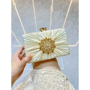 Pochette con anello con teschio - Product Image 2