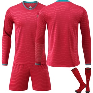 Ensemble de maillots de <span class=keywords><strong>football</strong></span> personnalisés en polyester à manches courtes avec chaussettes et protège-tibias, impression de logo et numéro personnalisés, vente en gros - Product Image 5
