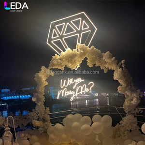 ซุ้มดอกไม้ทรงกลม LEDA สุดหรูสำหรับงานแต่งงาน พร้อมไฟ LED ประดับพื้นหลังโลหะลายเพชร ขายดี - Product Image 3