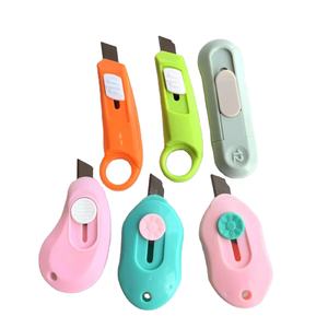 Outils de coupe-papier Offre Spéciale de bonne performance manche en plastique ABS lame rétractable de 9mm couteau de livraison express - Product Image 1