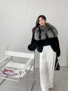 Manteau à col en fourrure de renard <span class=keywords><strong>argenté</strong></span> de luxe Style court femmes hiver épais moelleux vêtements d'extérieur en fourrure entière veste en fourrure de renard blanc naturel - Product Image 4