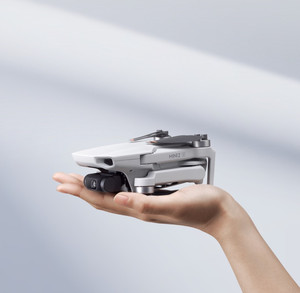 Drone <span class=keywords><strong>DJ</strong></span> <span class=keywords><strong>Mini</strong></span> <span class=keywords><strong>2</strong></span> SE Fly More <span class=keywords><strong>Combo</strong></span>, moins de 249 g, quadricoptère avec caméra <span class=keywords><strong>2</strong></span>,7K, cardan 3 axes, drones <span class=keywords><strong>Mini</strong></span> <span class=keywords><strong>2</strong></span> SE en stock - Product Image 3