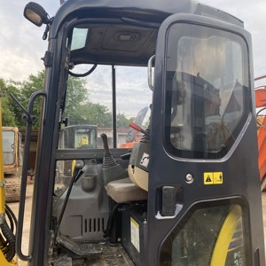 Excavatrice Komatsu PC35MR d'occasion, modèle 2024, poids opérationnel de 4 tonnes, capacité de la benne de 0,13 m³, moteur KOMATSU inclus pour rapport. - Product Image 5