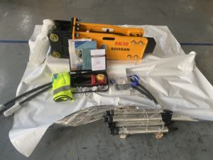 Martillo Hidráulico SOOSAN Tipo Lápiz SB30, Apto para Minicargadoras y Excavadoras de 2.5 a 4.5 Toneladas para Demolición - Product Image 2