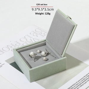 Boîte à bijoux carrée de luxe léger avec cadre doré, boîte de rangement universelle en flanelle pour bagues et colliers, boîte à bijoux fins - Product Image 6