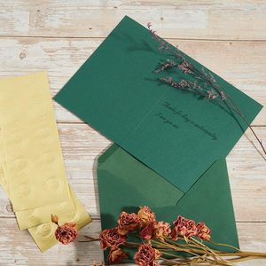 Confezione da 50 buste A7 <span class=keywords><strong>verde</strong></span> scuro con <span class=keywords><strong>cartoncino</strong></span> piegato 5x7 spessi e adesivi dorati per biglietti di auguri - Product Image 1