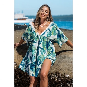 เดรสผ้าทอลายฮาวายพิมพ์ลายนามธรรมแบบผูกเชือก คอวี ชายผ่า ยาวปานกลาง สไตล์รีสอร์ทชายหาด  รักษ์โลก สำหรับฤดูใบไม้ร่วง  ตามเทรนด์ใหม่ - Product Image 1