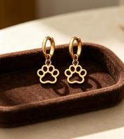 Boucles d'oreilles créoles en acier inoxydable avec pendentif patte de chien, non ternissantes, hypoallergéniques, tendance