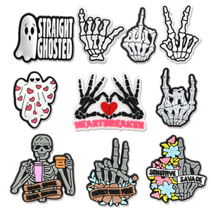 Abalorios para zapatos de esqueleto gótico personalizados, pines para zapatos estilo punk oscuro, insignias para zuecos con diseños de fantasma espeluznante y corazón roto, venta al por mayor y a granel, regalo - Product Image 1