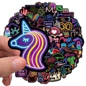100 Stuks Neon Licht Logo Gepersonaliseerde Graffiti Stickers Voor Bagage Laptop Waterdichte <span class=keywords><strong>Cool</strong></span> Tide <span class=keywords><strong>Sticker</strong></span> Decoratieve Waterbeker - Product Image 2
