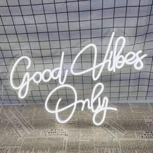 Rebow <span class=keywords><strong>Petit</strong></span> Vente en Gros Led Personnalisé Enseigne Au Néon Canal Dropshipping Acrylique Logo Enseigne Au Néon Lumière Pour La Décoration Murale <span class=keywords><strong>De</strong></span> Mariage Personnalisé - Product Image 2