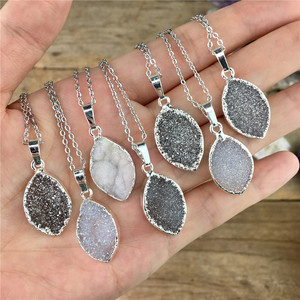 Collier en pierres druzy naturelles brutes de conception originale LS-A2682 pour femmes, pendentif en cristal, chaîne en or, magnifique collier druzy - Product Image 4