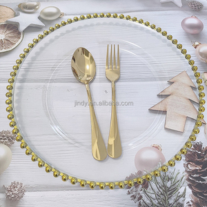 Sottopiatto Decorativo Classico per Banchetti Nuziali, Rotondo 13 Pollici, Trasparente con Bordo Dorato e Perline Argento-Oro - Product Image 2