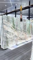 Dalle de pierre en quartzite vert Gaya FANCY STONE, 1,8 cm, finition polie, pour plans de travail de cuisine, murs de salle de bain et projets de meubles.