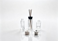 Vente en gros de flacons diffuseurs de parfum en verre transparent de haute qualité, 200 ml et 400 ml, flacon de parfum carré vide pour l'emballage d'aromathérapie