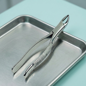 Instruments dentaires manuels en acier inoxydable pour l'extraction des premiers molaires supérieurs et inférieurs, forceps de dentiste certifiés CE Classe I - Product Image 4