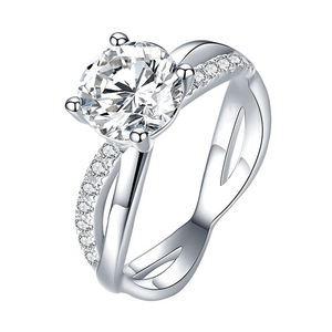 Anello di Fidanzamento Classico con Zircone Rotondo per Donne, Elegante Gioiello da Dito per Matrimonio - Product Image 1