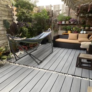 Planche de terrasse en WPC co-extrudé pour extérieur, composite bois-plastique, matériaux en teck PVC, finition brossée, revêtement de sol pour jardin - Product Image 3