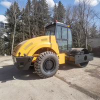 Rouleau compresseur routier à châssis en acier robuste de 8 tonnes, rouleau compresseur vibrant pour le compactage des routes et le pavage d'asphalte