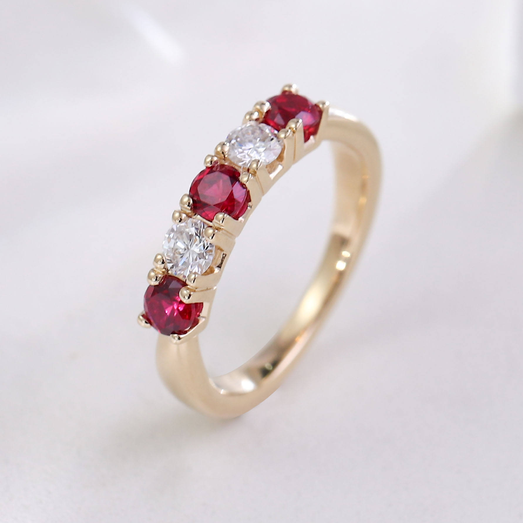 แหวนอัญมณีแล็บโกลด์ 10k