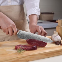 Lame forgée à la main avec un cœur en acier VG10, pour une coupe précise. C'est un couteau de cuisine professionnel.