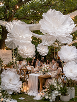 Fleurs artificielles géantes en organza personnalisées pour la décoration de scène de mariage et d'événements