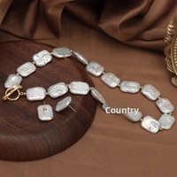 Collier et boucles d'oreilles carrés baroques lumineux et colorés en perles naturelles d'eau douce, modèle OT de luxe léger et élégant, S006