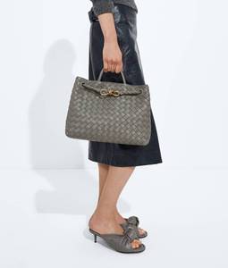 นาฬิกาข้อมือผู้ชาย Bottega BV หรูหรา ระบบจักรกล สายหนังแท้ แบบเปิดปิด  คุณภาพเยี่ยม กันน้ำได้ดี  พร้อมหูหิ้วและสายสะพายข้าง - Product Image 1