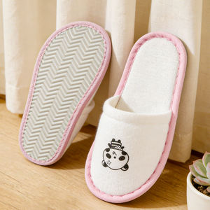 Chaussons personnalisés avec bordure colorée, mignons chaussons d'hôtel pour enfants, en peluche, antidérapants, semelle EVA, chaussons jetables bon marché - Product Image 5
