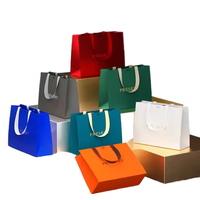 Sacs en papier personnalisés pour la vente en gros de vêtements de luxe, bijoux, cadeaux, avec logo de marque, ruban et accessoires de lamination