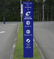 Grand panneau routier de station-service et panneau de signalisation directionnel, panneau d'affichage publicitaire extérieur rétroéclairé pour l'indication de voies