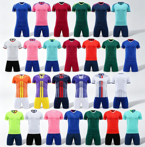 Uniformes <span class=keywords><strong>de</strong></span> football personnalisés en gros - Nouveaux modèles <span class=keywords><strong>de</strong></span> maillots <span class=keywords><strong>de</strong></span> football pour hommes - Ensembles <span class=keywords><strong>de</strong></span> football en polyester respirant et à séchage rapide à prix abordable - Product Image 1