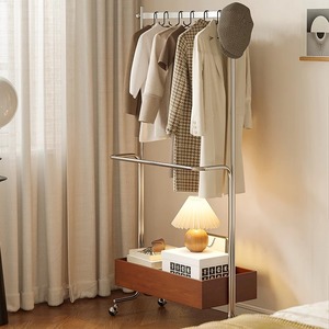 Porte-vêtements mobile avec tiroir de rangement en bois, cadre en métal chromé vintage, sur roulettes, pour chambre à coucher, magasin de détail - Product Image 5