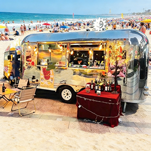 Chariot alimentaire mobile en acier inoxydable avec guirlandes lumineuses pour la vente de vin et de desserts, intérieur confortable - Product Image 3