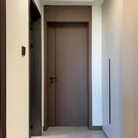 Porte écologique en bois massif moderne de haute qualité avec finition à transfert thermique pour hôtel, hôpital, école