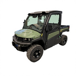 Vehículo Utilitario Green John Deere 4x4 con Cabina Cerrada, Plataforma de Carga, Parachoques Delantero, Motor de 200cc, Certificado por la EPA para Transporte Agrícola - Product Image 1