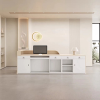 Comptoir d'accueil LED personnalisé avec design ondulé irrégulier, multicolore et taille personnalisable