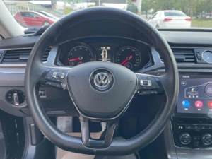 Volkswagen <span class=keywords><strong>Passat</strong></span> <span class=keywords><strong>2017</strong></span> 330TSI DSG Honor Version Usata, Berlina a Benzina di Medie Dimensioni Economica per Esportazione Globale e Concessionari - Auto di Seconda Mano - Product Image 4