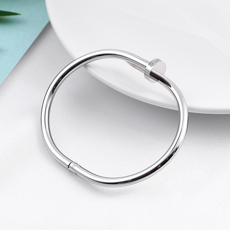 เงินประดับเพชร