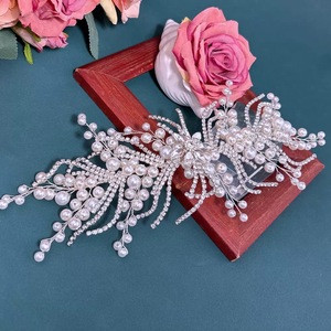 Applique de luxe personnalisée faite à la main en fil d'argent 3D, motif perlé, cristaux et strass en vrac, perles pour robe de mariée et chaussures - Product Image 3