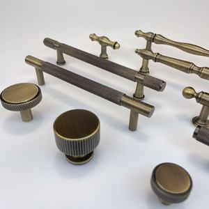 <span class=keywords><strong>Tiradores</strong></span> y pomos de latón macizo en acabado latón <span class=keywords><strong>envejecido</strong></span>, <span class=keywords><strong>dorado</strong></span> y bronce, con diseño de rejilla, para armarios, roperos, cómodas y cocina - Product Image 2