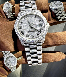 Montre à quartz de luxe en acier inoxydable avec moissanite, largeur 20 mm, cadran en verre élégant, lunette entièrement sertie de diamants - Product Image 1