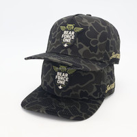 Casquette de sport OEM personnalisée à 5 panneaux avec patch en PVC caoutchouté, motif camouflage, trous découpés au laser, casquette snapback, conception de logo, vente en gros de casquettes de golf