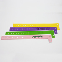 Pulsera RFID de PVC de 13,56 MHz para eventos Código QR personalizado Identificar pulseras de vinilo de plástico NFC para hospital