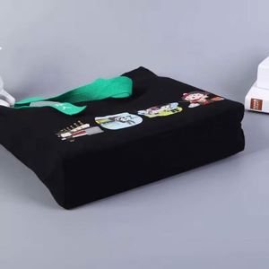Sac fourre-tout en toile noire personnalisé pour femmes avec imprimé de dessins animés et fermeture à glissière, sac à dos promotionnel - Product Image 2