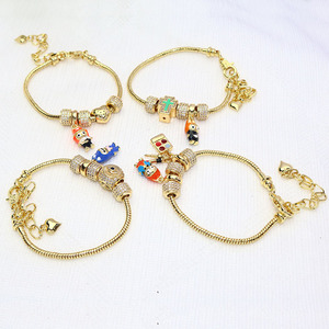 BC2153 Pulsera de cuentas de agujero grande con dijes colgantes de Labubu y muñeca rusa Matryoshka de dibujos animados, esmaltada y chapada en oro de 18k - Product Image 2