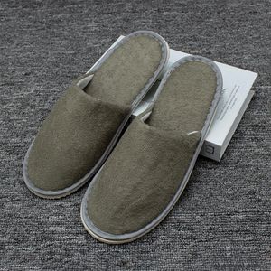 Chaussons d'intérieur blancs d'hôtel silencieux personnalisés de tissu de sieste lavable de station thermale d'orteil fermé - Product Image 6