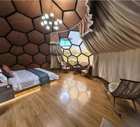 Tentes hôtelières en verre trempé et alliage d'aluminium pour le tourisme culturel en zone scénique, chambres à ciel étoilé, style nid d'abeille, tentes pare-soleil