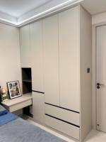 Meuble de chambre à coucher sur mesure blanc, comprenant une coiffeuse, une armoire en bois facile à monter, élégante et résistante à l'humidité