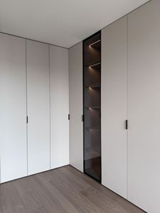 ตู้เสื้อผ้าประตูสวิงไม้กระดานแบบเรียบง่ายที่กำหนดเองสำหรับห้องนอนห้องเก็บเสื้อคลุมห้องนั่งเล่นและซักรีดเฟอร์นิเจอร์ทั้งบ้าน - Product Image 3